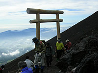 MtFuji-17JUL04-32.JPG (54358 bytes)