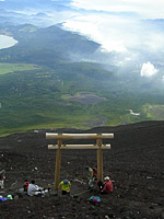 MtFuji-17JUL04-33.JPG (65606 bytes)