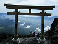 MtFuji-17JUL04-42.JPG (58624 bytes)