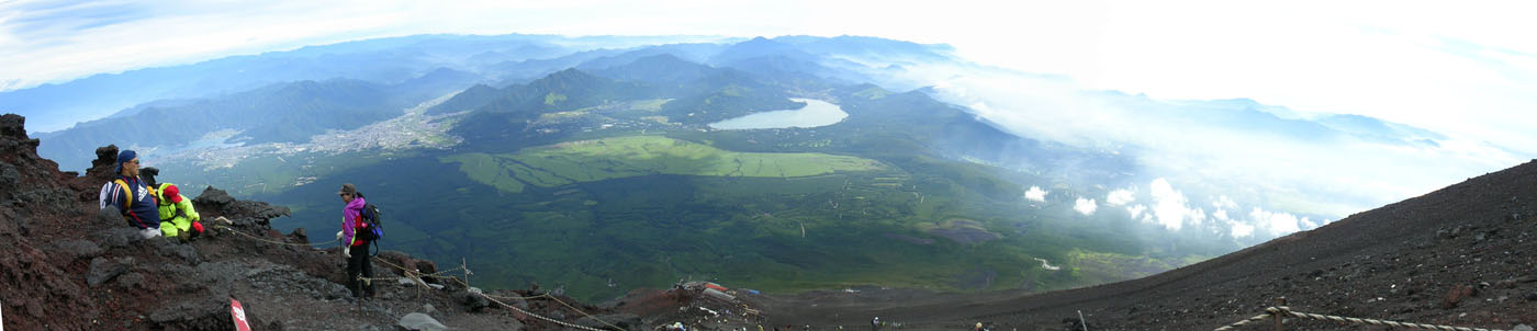 MtFuji-14JUL04-Pan6-Web.jpg (291081 bytes)