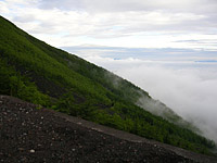 MtFuji-27JUN04-15.JPG (79397 bytes)