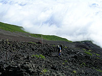 MtFuji-27JUN04-36.JPG (127322 bytes)