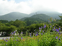 LakeAshi-23JUL04-01.JPG (100522 bytes)