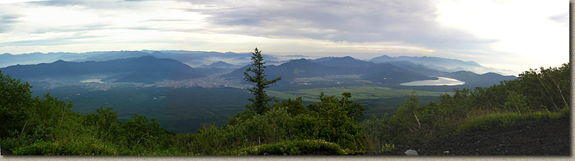 MtFuji-17JUL04-EarlyMorningPan.jpg (240452 bytes) MtFuji-17JUL04-EarlyMorningPan.jpg (240452 bytes)