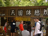 Japan-Kamakura-1MAY04-2.JPG (98292 bytes)